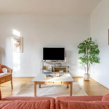 Apartment Stunning Family